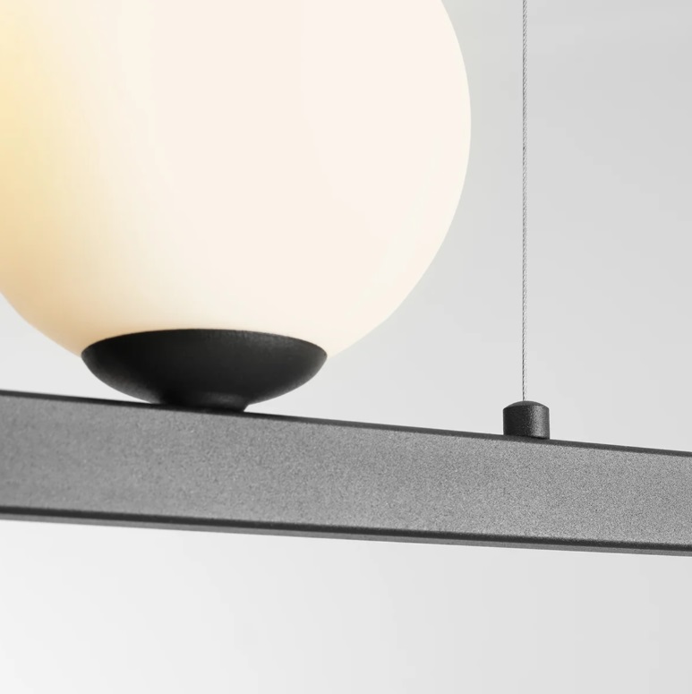 Wisząca lampa Garda 4 z czarną podstawą