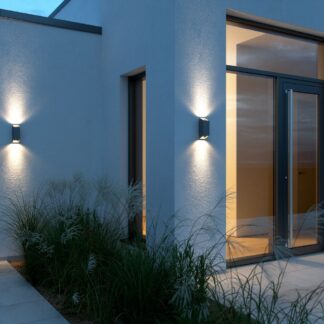 Szary zewnętrzny kinkiet Nico Square o klasie szczelności IP54