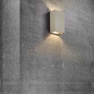 Kinkiet Rold Flat w kremowym kolorze z oświetleniem LED i klasą szczelności IP44