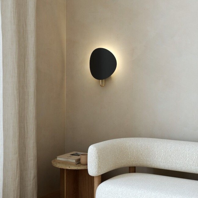 Lampa ścienna Spargo w eleganckim połączeniu czerni i złota