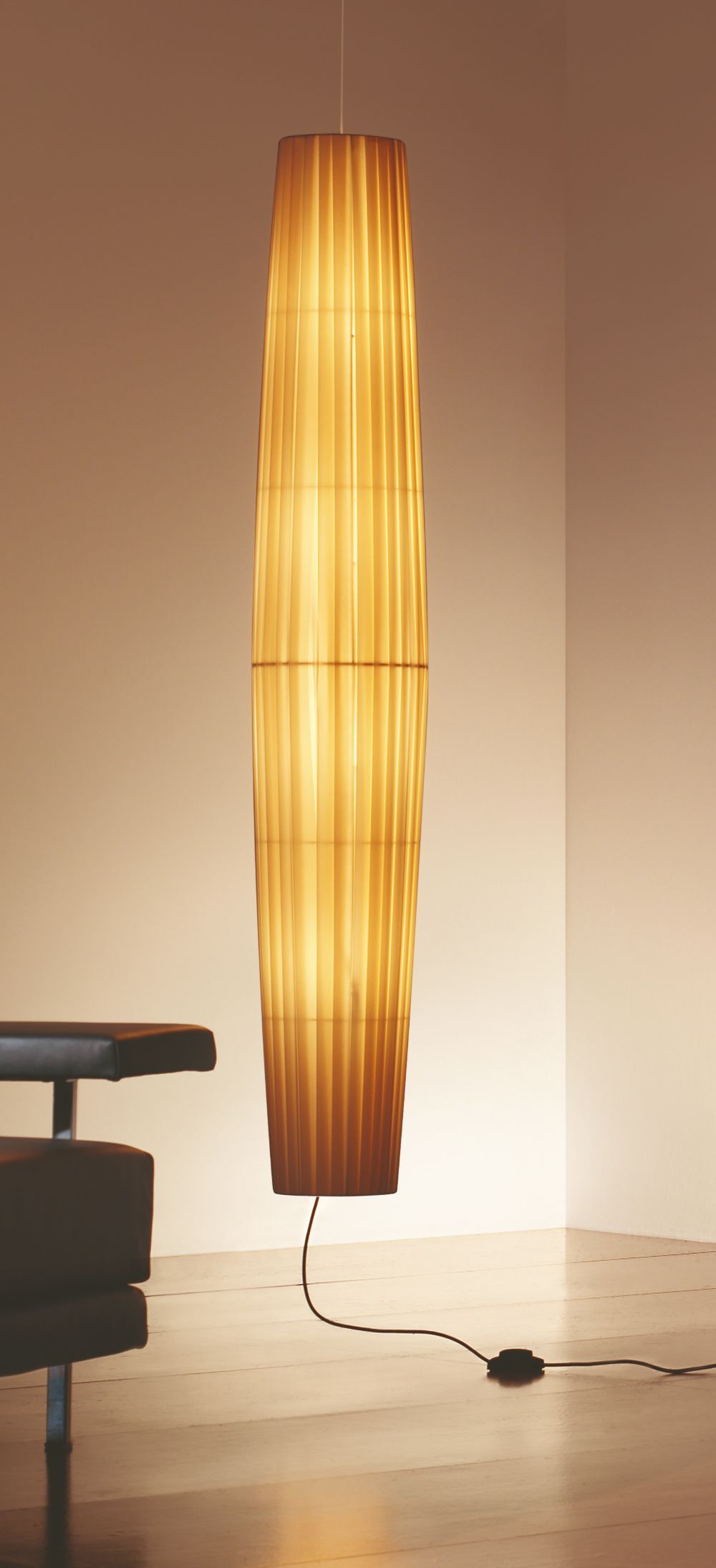 Biała wisząca lampa Maxi S/01 z montażem dolnym