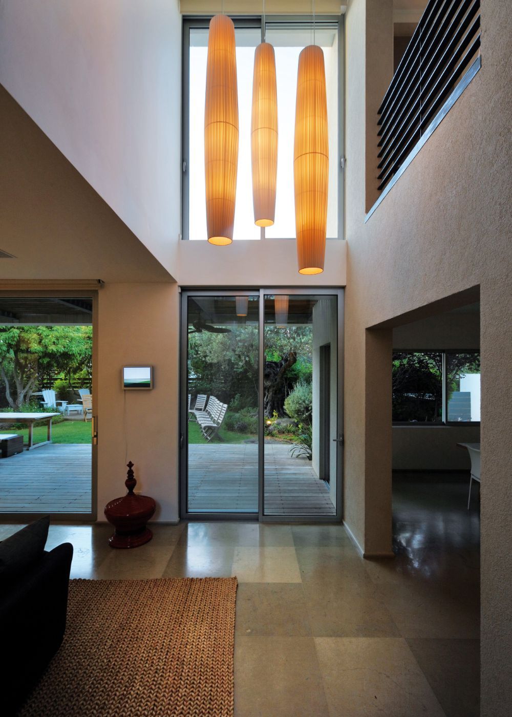 Biała lampa wisząca Maxi S/02 z montażem górnym