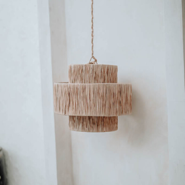 Wisząca lampa Hawai wykonana z trawy morskiej