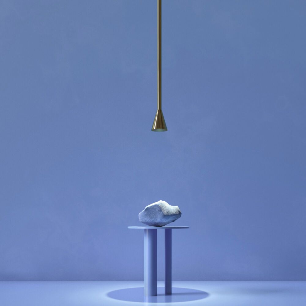 Wisząca lampa Arrow w kształcie złotego stożka