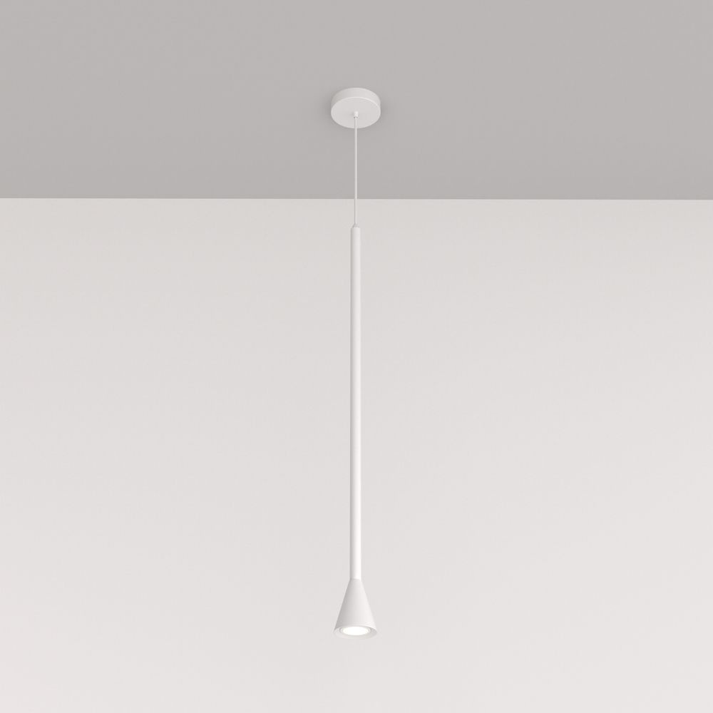 Wisząca lampa Arrow w białym kolorze z wydłużonym kloszem