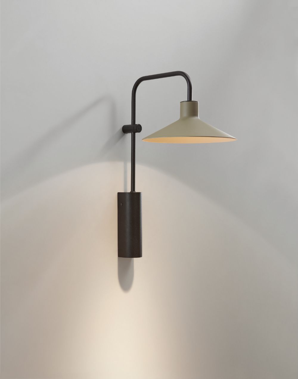 Kinkiet Platet A/02 w odcieniu oliwkowej szarości