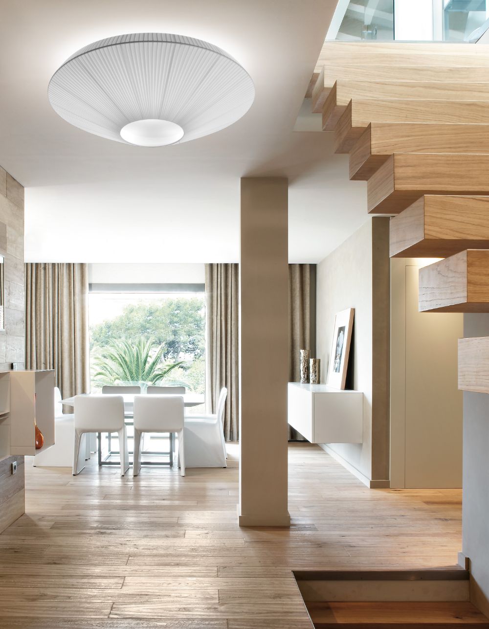 Biały plafon Siam 120 z plisowanym kloszem