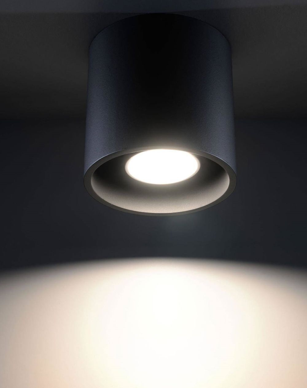 Spot sufitowy Orbis w formie czarnej tuby
