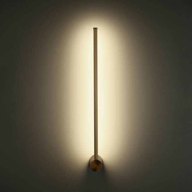 Złoty kinkiet Sparo o długości 60 cm z oświetleniem LED, idealny do hallu