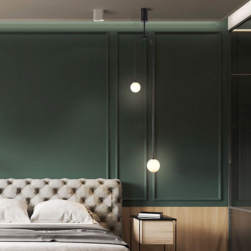 Lampa wisząca Loop do oświetlenia stolika kawowego