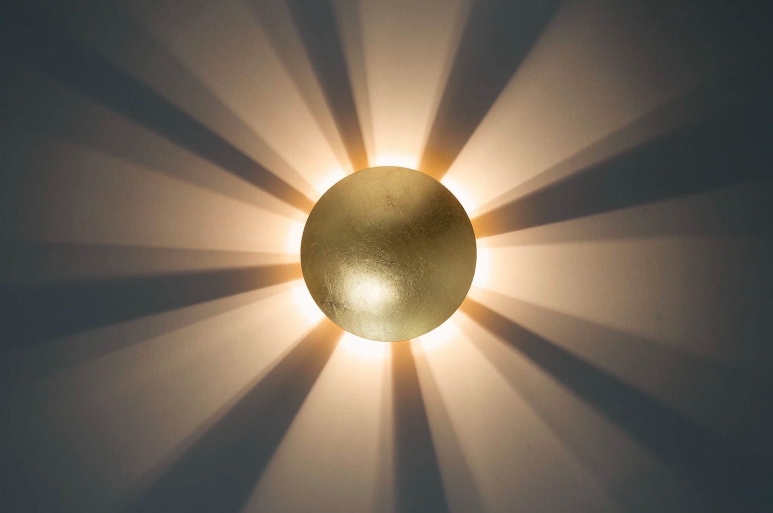 Kinkiet Sunset w odcieniu antycznego złota