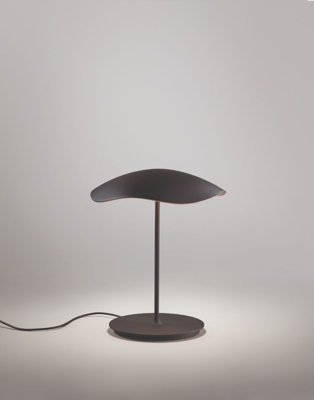 Czarna lampa stołowa Valentina M/29 z miedzianym wnętrzem