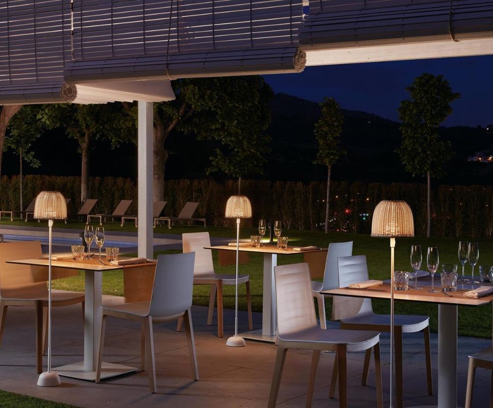 Beżowa przenośna lampa Atticus P/114/R Outdoor o klasie szczelności IP54