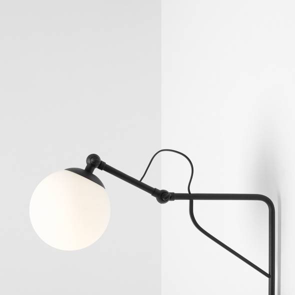 Czarny kinkiet Soho Glass z mlecznym kloszem