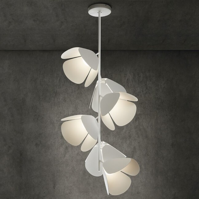 Biała sufitowa lampa Mod PF/73/6L z kloszami przypominającymi kwiaty