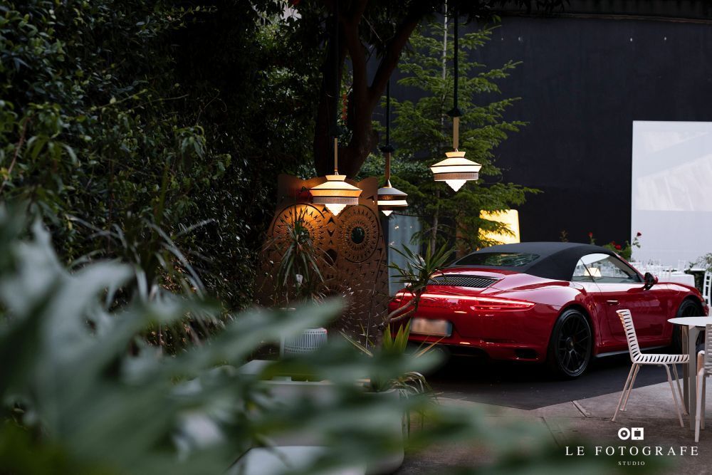 Wisząca lampa Calypso So Martinique Outdoor w kolorach czerni i czerwieni, o klasie szczelności IP65