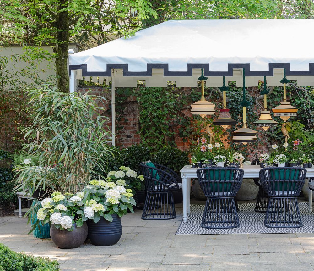 Wisząca lampa Calypso So Martinique Outdoor w biało-czarnych barwach, odporna na warunki atmosferyczne (IP65)