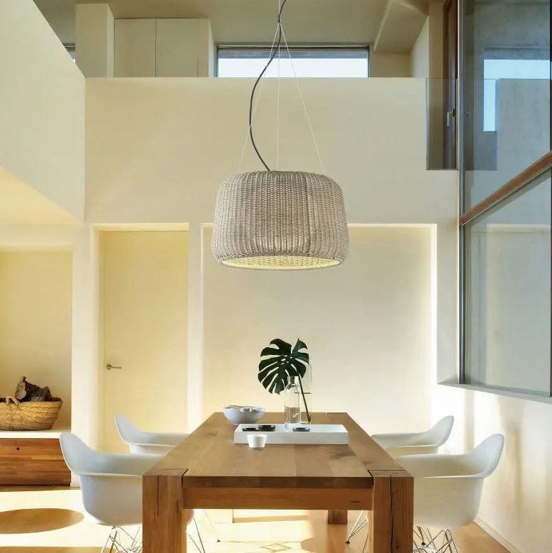 Kremowa lampa wisząca Fora S z oświetleniem LED i klasą szczelności IP66