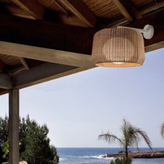 Beżowy kinkiet Fora A z oświetleniem LED i klasą szczelności IP66