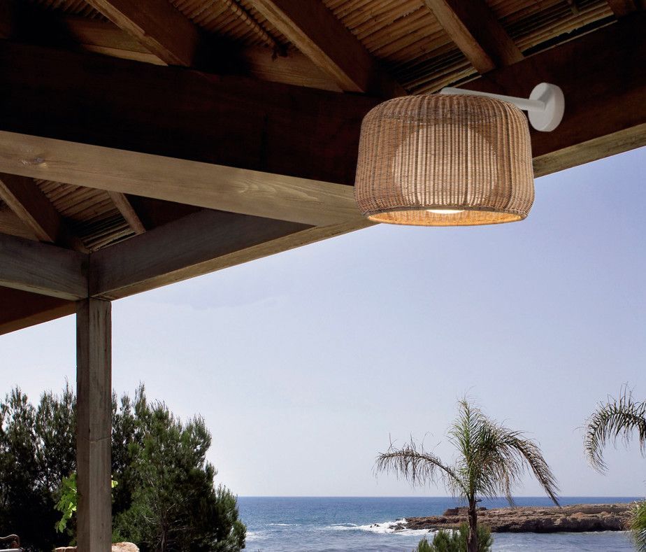 Beżowy kinkiet Fora A z oświetleniem LED i klasą szczelności IP66