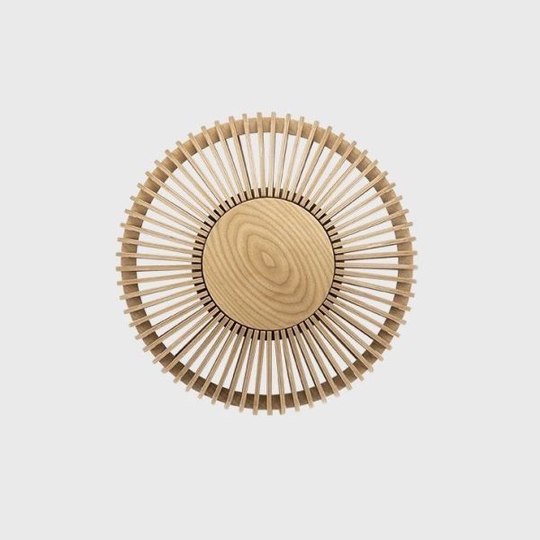 Ażurowy drewniany kinkiet Clava Up Wood S w kolorze dębu