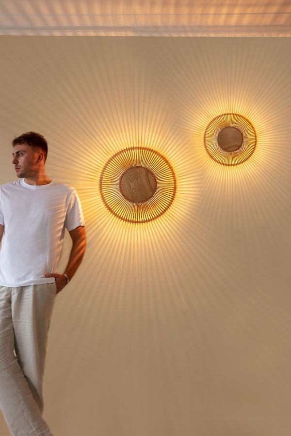 Ażurowy drewniany kinkiet Clava Up Wood S w kolorze dębu