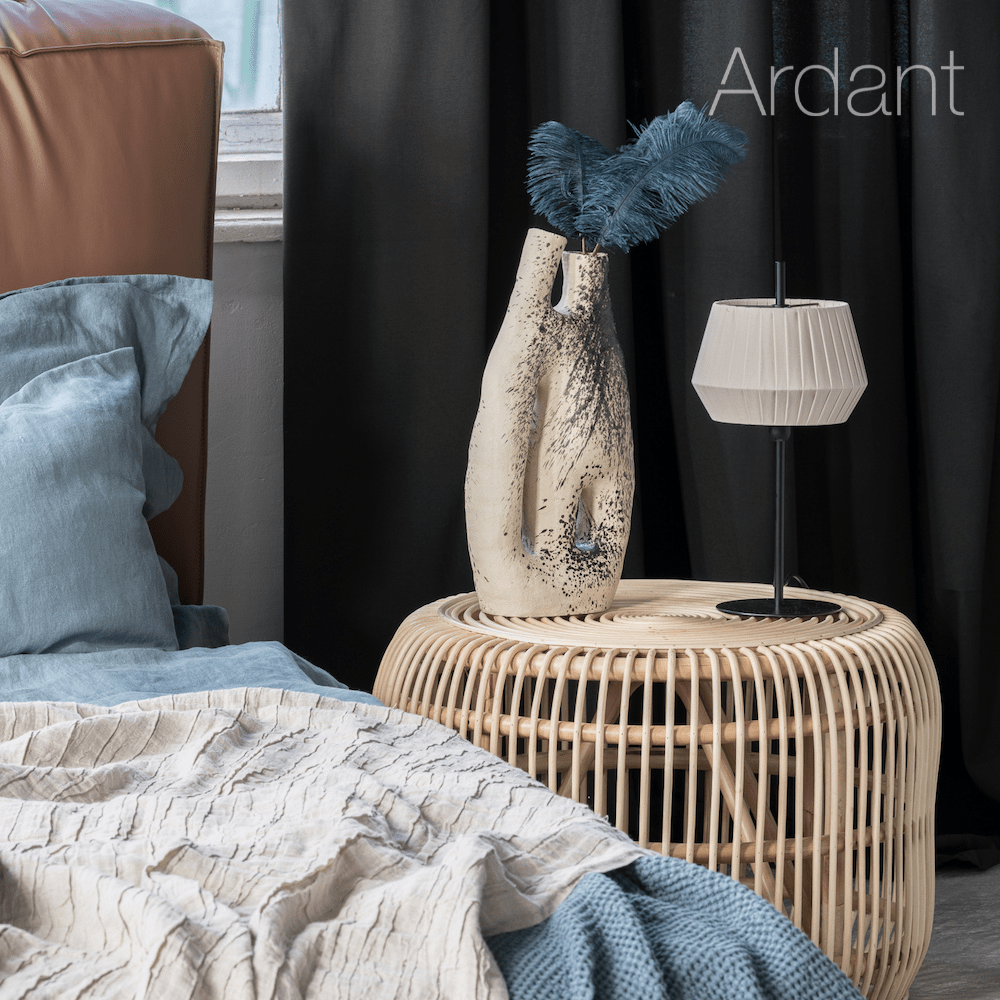 Beżowa lampa stołowa Dicte od Nordlux z tkaninowym abażurem