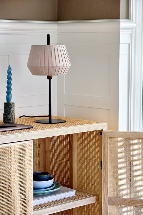 Beżowa lampa stołowa Dicte od Nordlux z tkaninowym abażurem