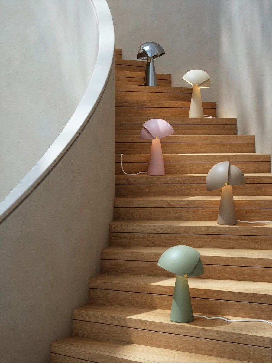 Beżowa lampka stołowa Align od DFTP z regulowanym kloszem