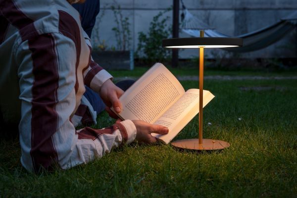 Bezprzewodowa czarna lampa stołowa Asteria Move V2