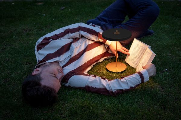 Bezprzewodowa czarna lampa stołowa Asteria Move V2