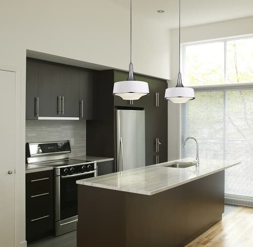 Biała, klasyczna lampa wisząca Nadia