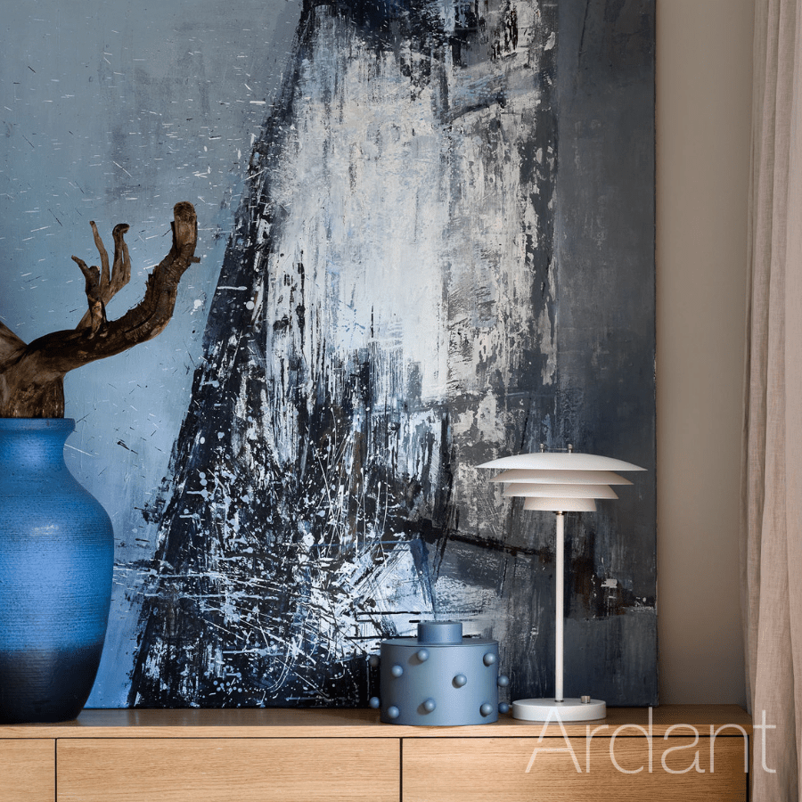 Biała lampa stołowa Bretagne z włącznikiem umieszczonym w podstawie