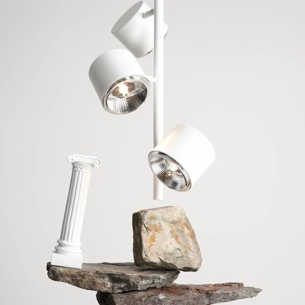 Biała lampa sufitowa Bot 4 Vertical z regulowanymi kloszami