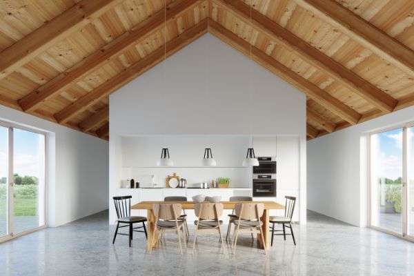 Biała lampa wisząca Casco z drewnianymi akcentami