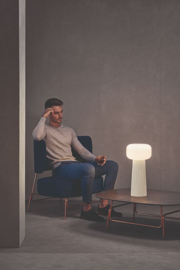 Biała lampka stołowa Faro z ceramiczną podstawą i materiałowym abażurem