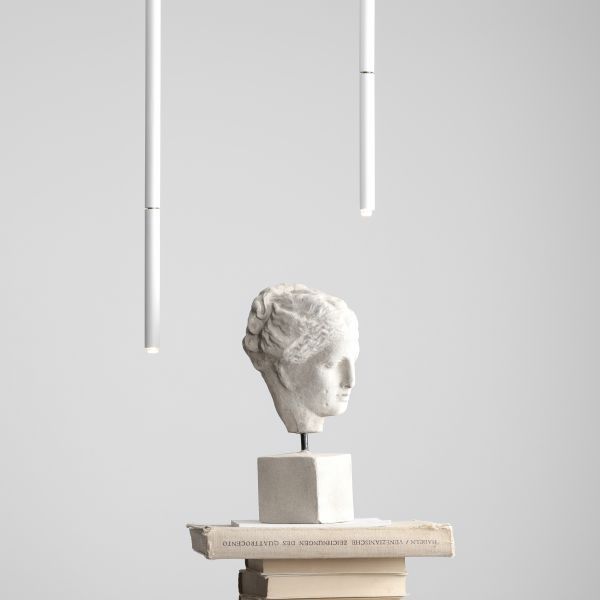 Biała, regulowana lampa wisząca Stick o podłużnym kształcie