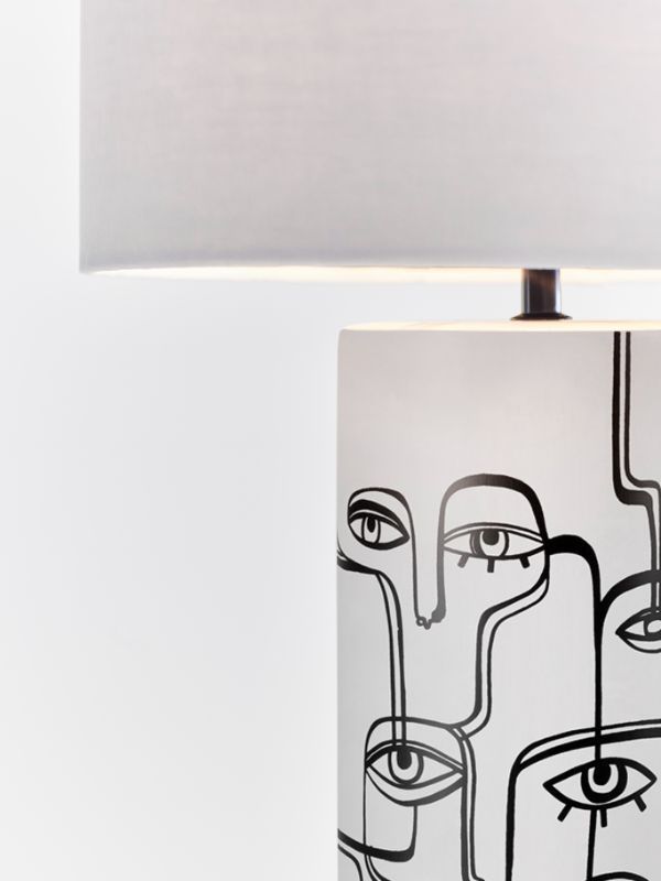 Biała stołowa lampa Family z motywem twarzy