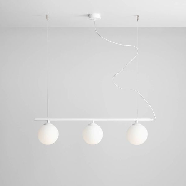Biała wisząca lampa Beryl z trzema szklanymi kulami
