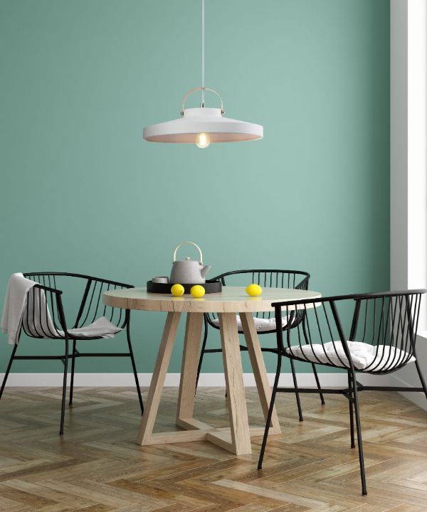 Biała wisząca lampa Next z szerokim kloszem