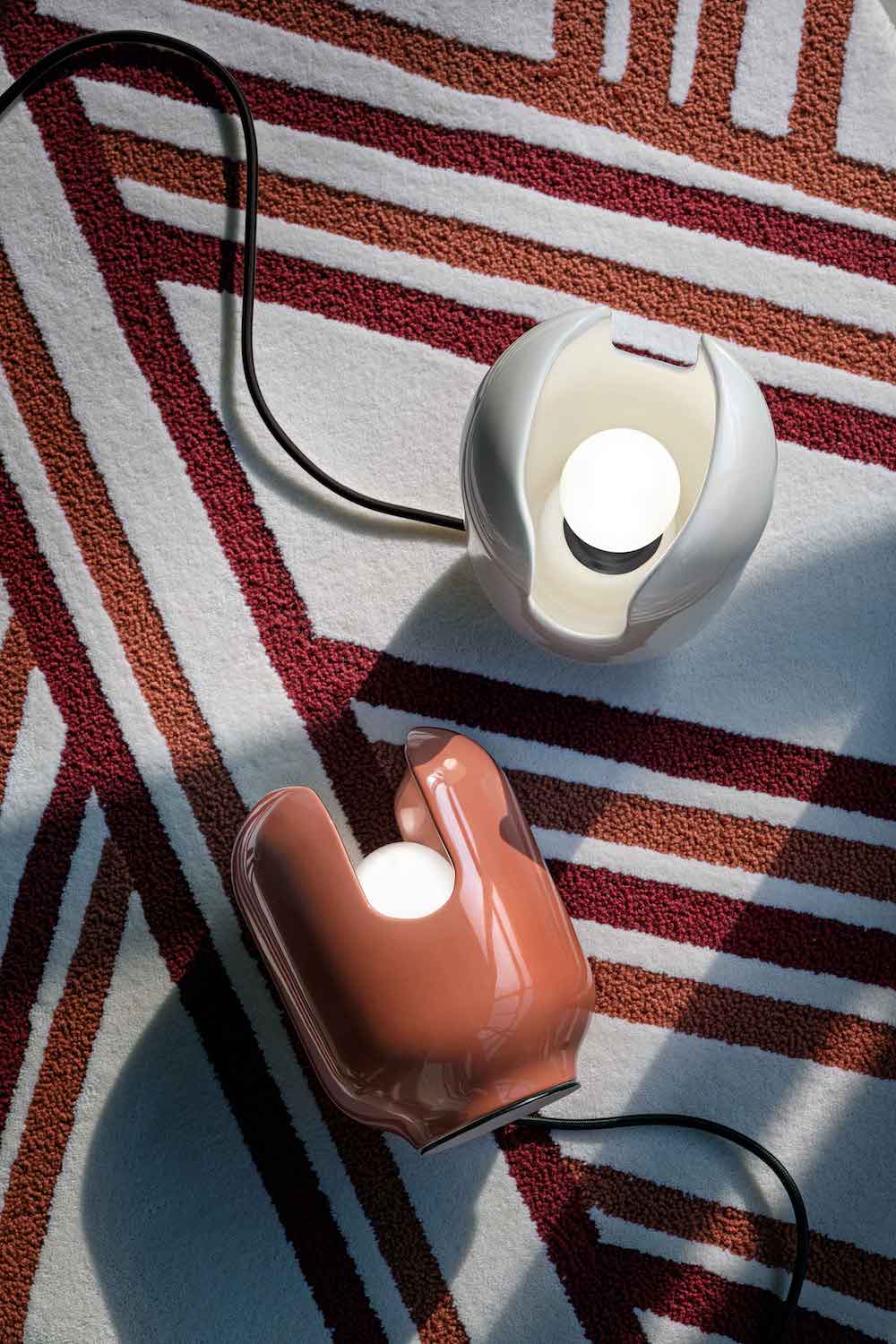 Ceramiczna lampa stołowa Batucada C2590 w odcieniu piaskowego szarego