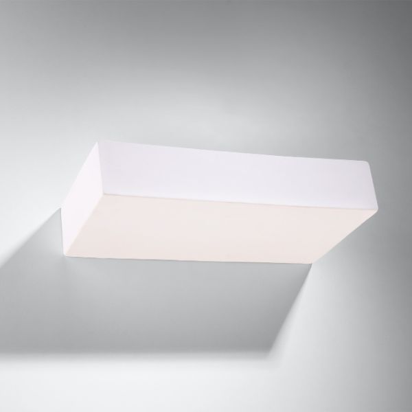 Ceramiczny kinkiet Taugan w minimalistycznym stylu