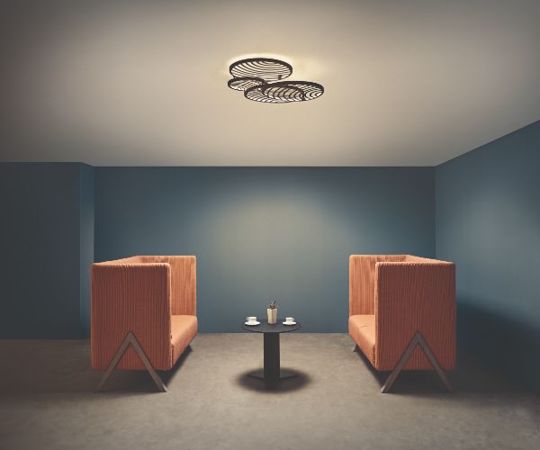 Czarna lampa sufitowa Collage z ażurowymi kloszami i wbudowanym oświetleniem LED