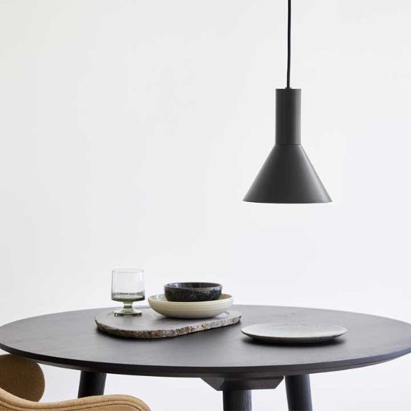 Czarna, nowoczesna lampa wisząca Lyss w stylu vintage