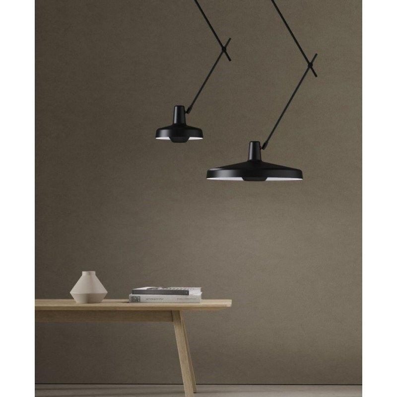 Czarna, regulowana lampa sufitowa Arigato 45