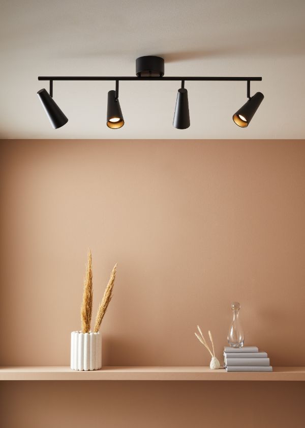 Czarna sufitowa lampa Crest z czterema reflektorami