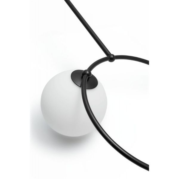 Czarna wisząca lampa Fuppu A z mlecznymi kloszami