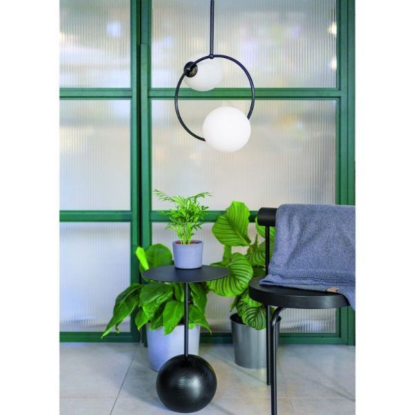 Czarna wisząca lampa Fuppu A z mlecznymi kloszami