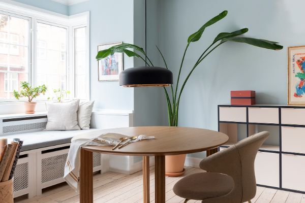 Czarna wisząca lampa Hazel z wbudowanym oświetleniem LED