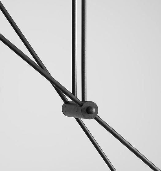 Czarna wisząca lampa Ohio z regulowanymi ramionami i szklanymi kloszami